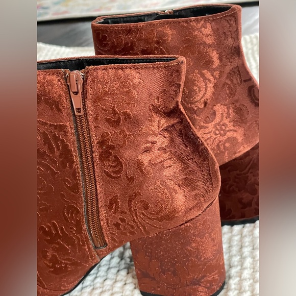 Penny Loves Kenny Copper Velvet Jacquard Statement Ankle Boots Block Size 9 - Picture 5 of 9